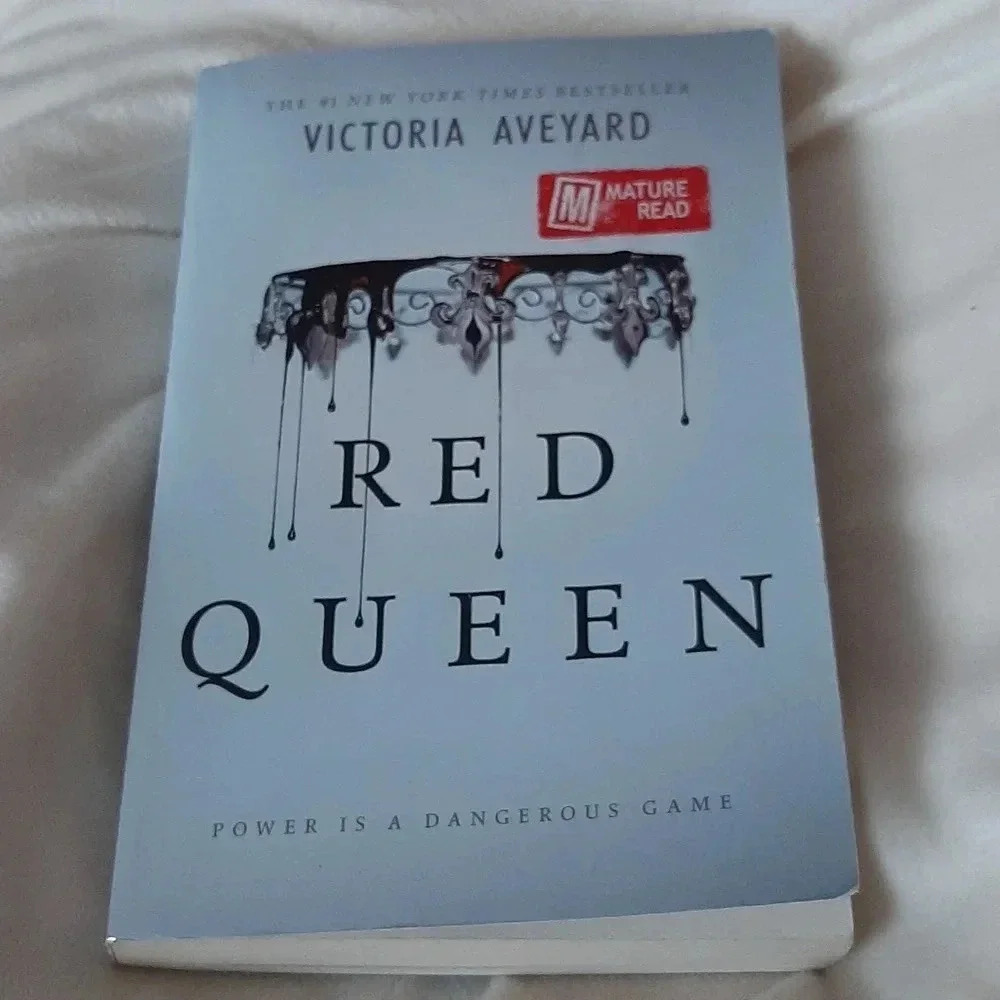 Red‎ Queen by Victoria  Aveyard | YA | Fantasy | Fiction | Paperback